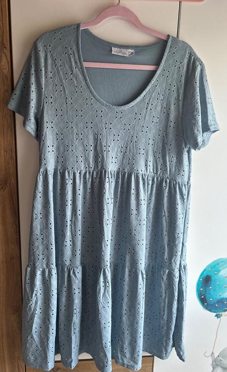 Madeirové šaty, 44