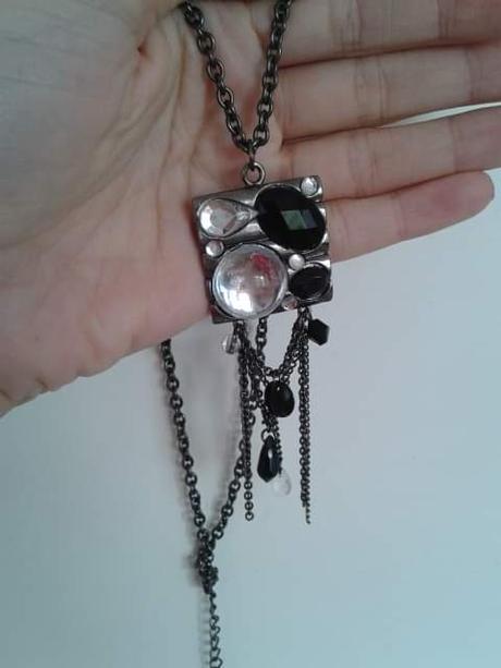 Náhrdelník s kameňmi,