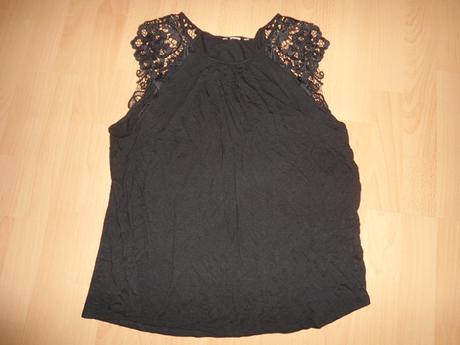Cierny top s cipkou, m