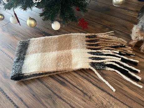 Hnedý karovany sal, 