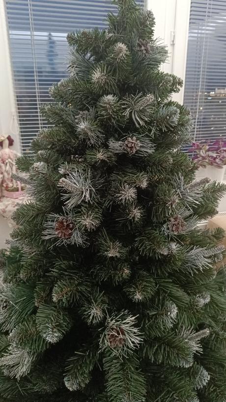 Umelý vianočný stromček so stojanom, 