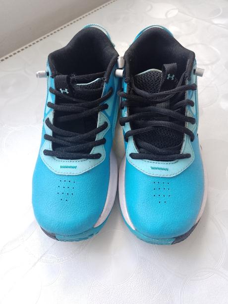 Botasky, under armour,38