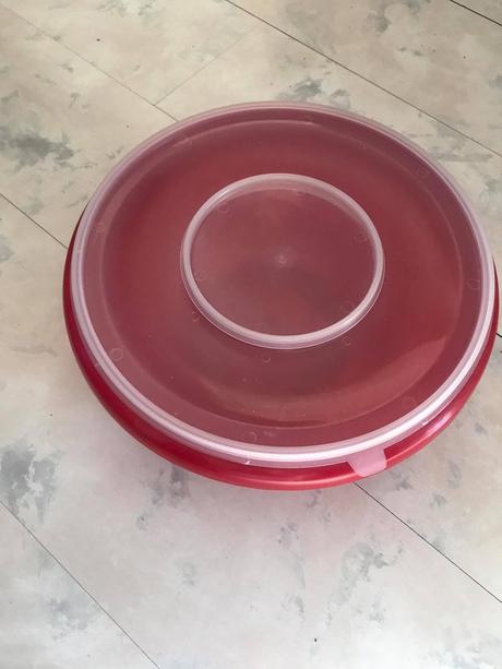 Miska kyska na miesenie,