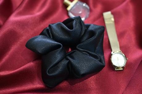 Čierna maxi scrunchie gumička, 