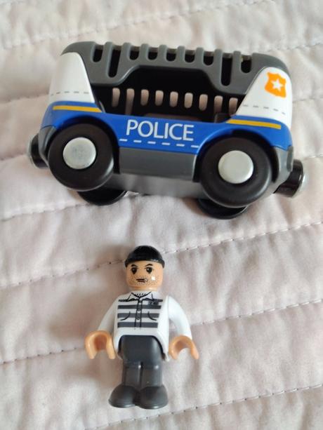 Policajná sada autíčok k drevenej vláčikodráhe,