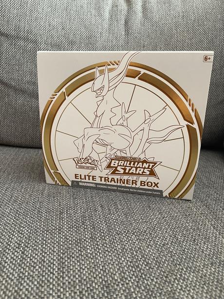 Pokémon elite trainer box 50 kartičiek + obsah,