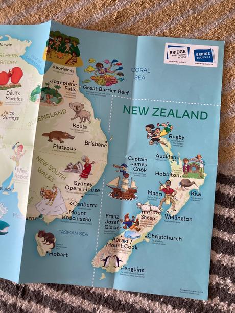 Mix anglických časopisov a mapa, 