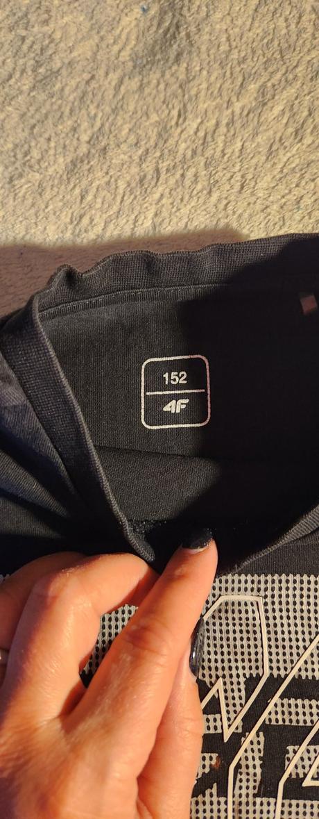 2x štýlové 4f tričko, 152