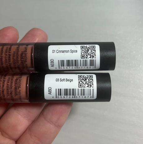 Dekoratívna kozmetika rôznych značiek, 