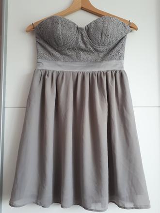 Krásne elegantné šaty, s