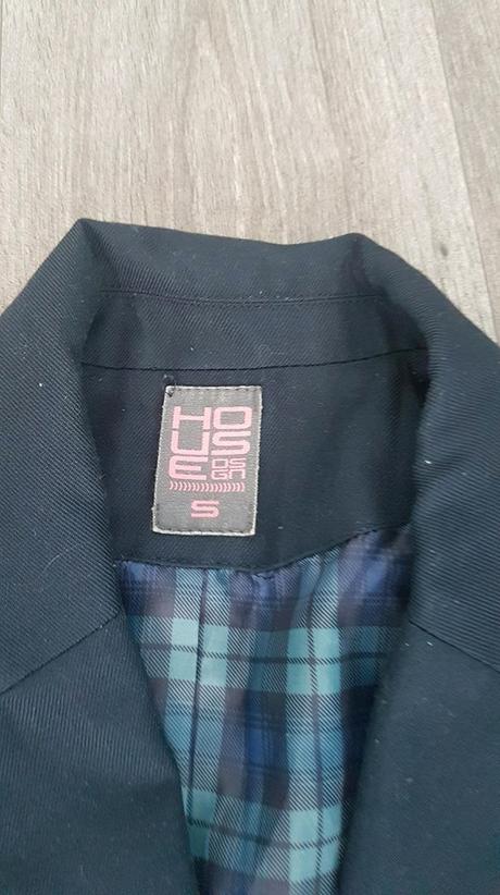 Elegantné sako v modrej farbe, s