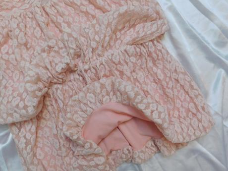 Velmi pekne čipkovane šaty, 110