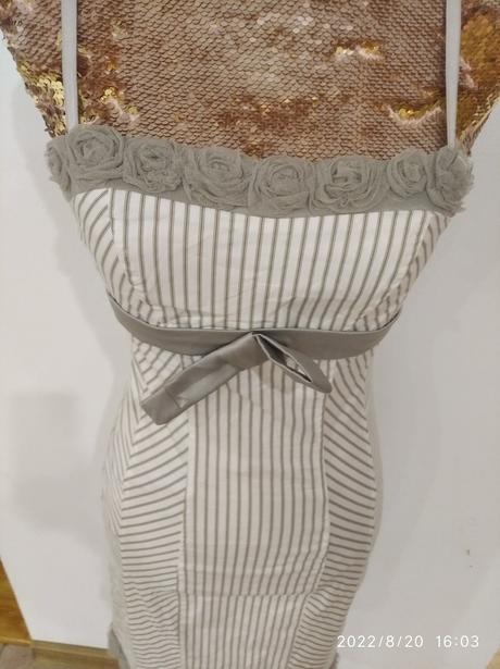 Krásne romantické šaty, s