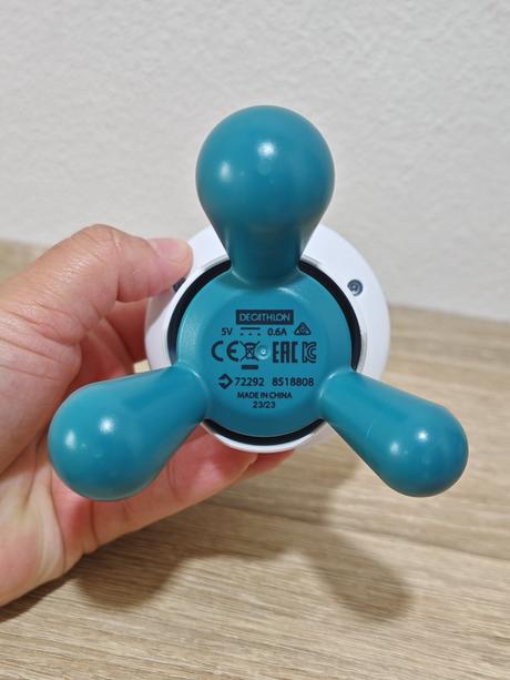 Vibrujúca elektronická masážna trojnožka, 