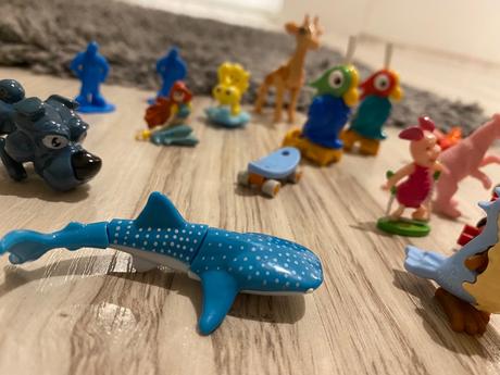 Mini hračky kinder vajce 17 kusov,