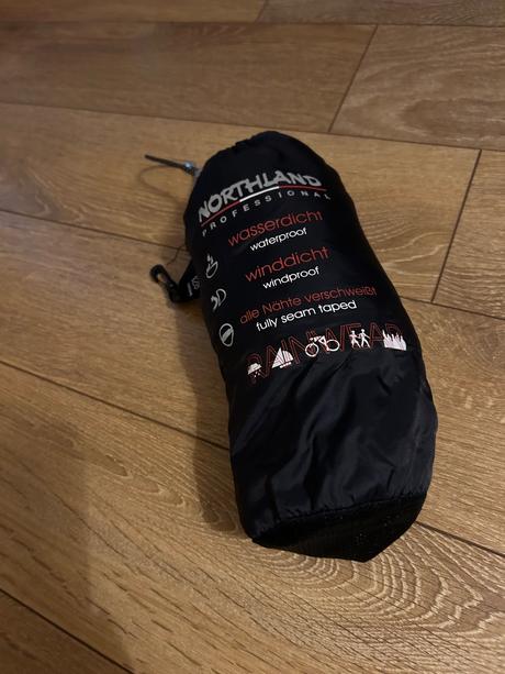 Nepremokavá bunda, 128