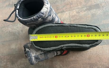 Snehule moschino 35/36, moschino,35