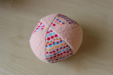 Mäkká loptička na hranie ručne šitá, pre bábätka, 