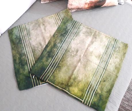 Predám 2 nové obliečky na vankúšiky 45x45cm,
