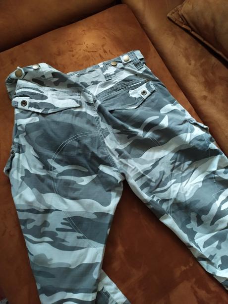 Maskacove nohavice, primark,32