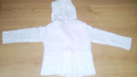 Biely sveter na gombíky s poštovným, cherokee,98