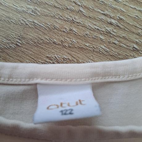 Dievčenské šaty, 122