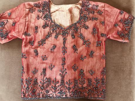 India top tricko s koralkami, s