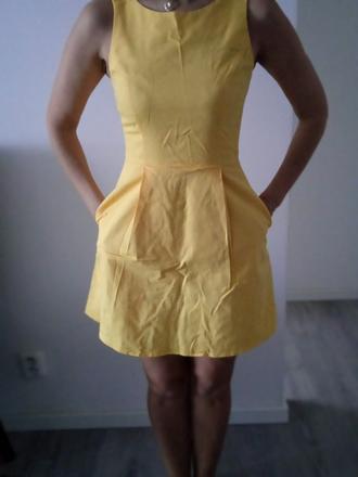 Žlté šaty na leto s vreckami, s