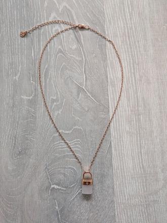 Náhrdelník s ruženínom, 