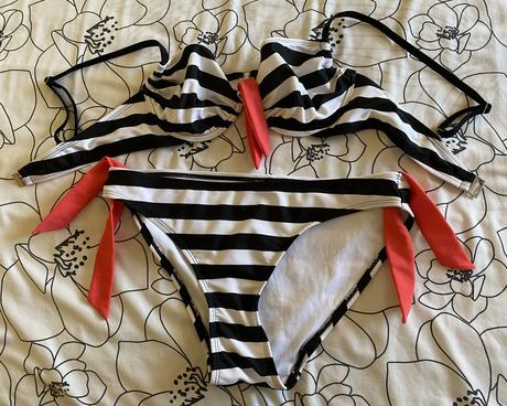 Dvojdielne pásikové plavky v. s, s