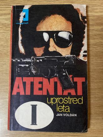 Kniha- atentát uprostřed léta, 