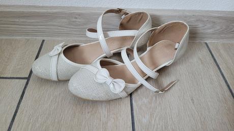 Biele topánočky, 33