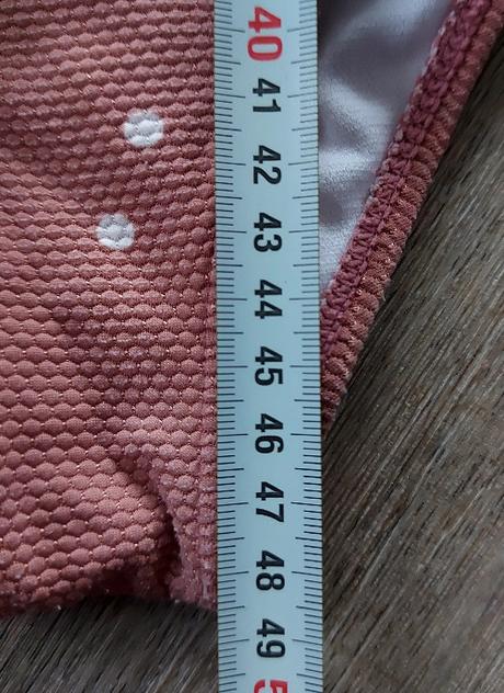 Plavky s volánikmi, 110