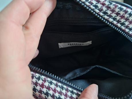 Malá kabelka, reserved