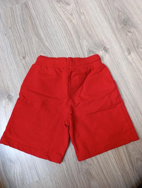 Chlapčenské červené kraťasy, sinsay,122
