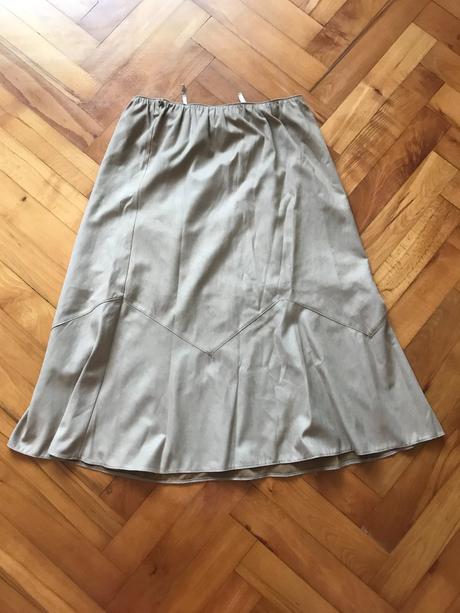 Krásna béžová sukňa, m