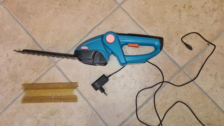 Gardena aku strihač pekný stav 55 cm,