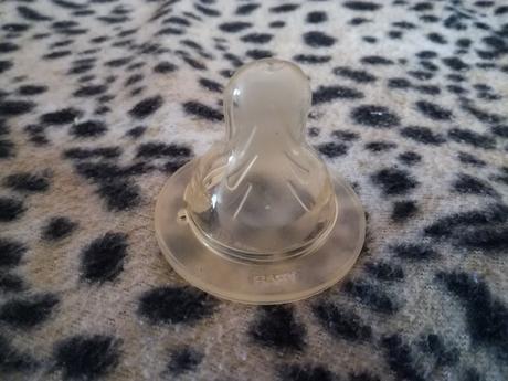 Nepouzivany cumlik na velku flasku,