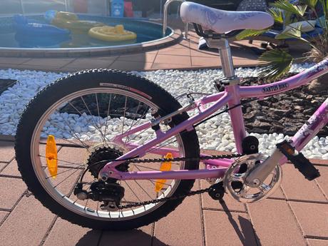 Nádherný bicyklik pre dievča, specialized,20