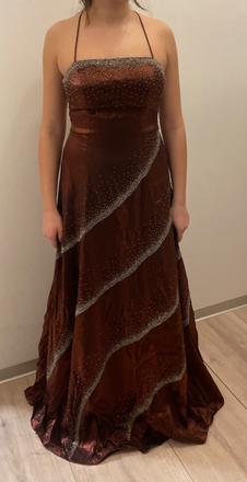 Spoločenské šaty, 38