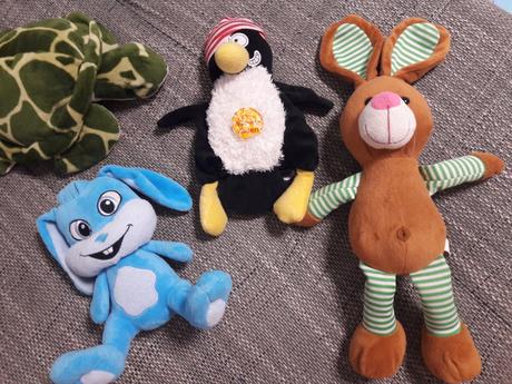 Spolu 4 plysaky,malo hrane, 