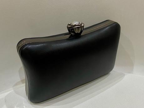 Dámska čierna kabelka, 