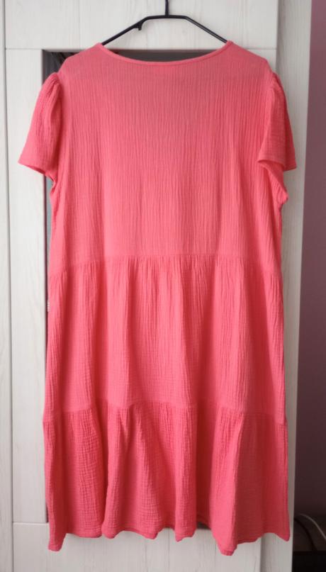 Ružové šaty, 40