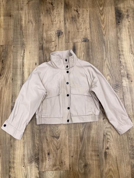 Dievčenská bunda, 146