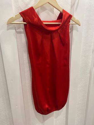 Červený krásny elegantný top, m