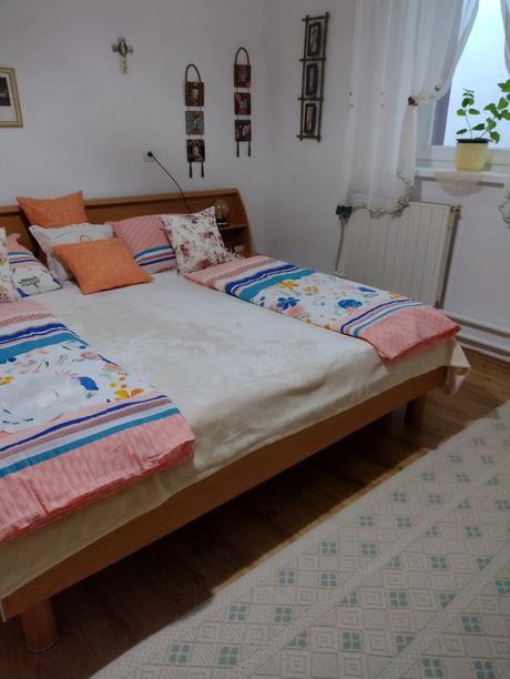 Predám manželskú postel, šírka (cm): 180,dĺžka (cm): 200