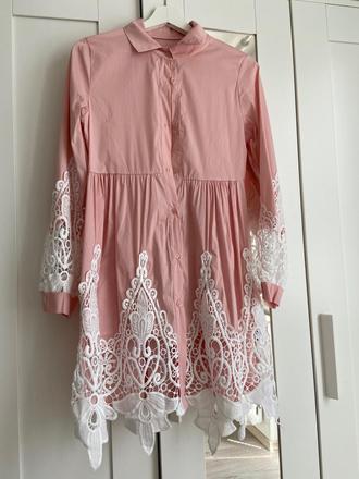 Šaty, tunika s veľkou čipkou, s