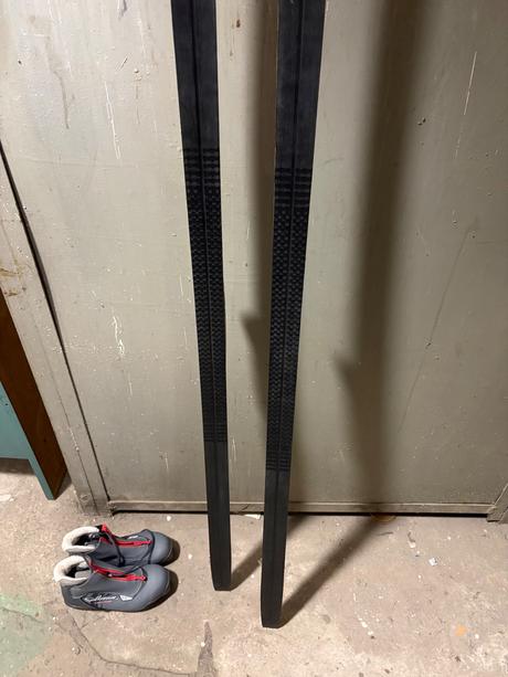 Bežky na klasicky styl s viazaním plus topánky, salomon,37