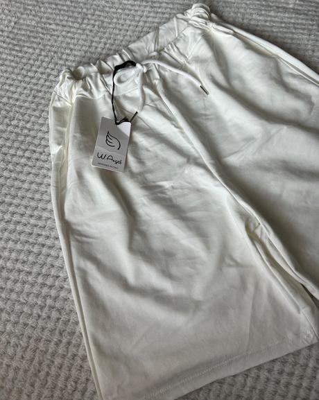 Kraťasy s visačkou, 