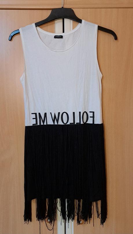 Značkové šaty raz oblečené, s